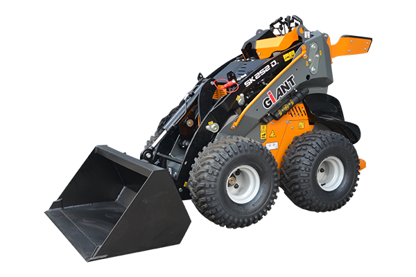GiANT SK252D Stand-on Skidsteer